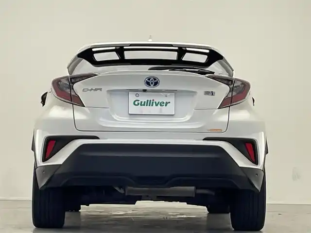 トヨタ Ｃ－ＨＲ G 滋賀県 2017(平29)年 7.4万km ホワイトパールクリスタルシャイン 純正7インチナビ/【Bluetooth/CD/DVD/フルセグTV】/バックカメラ/レーダークルーズコントロール/プリクラッシュセーフティ/レーンディパーチャーアラート/ブラインドスポットモニター/LEDヘッドライト/オートマチックハイビーム/クリアランスソナー/ビルトインETC/前方ドライブレコーダー/電動パーキングブレーキ/オートブレーキホールド/ハーフレザーシート/D/Nシートヒーター/純正フロアマット/ドアバイザー/プッシュスタート/スマートキー/ステアリングリモコン