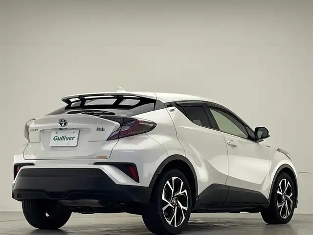 トヨタ Ｃ－ＨＲ G 滋賀県 2017(平29)年 7.4万km ホワイトパールクリスタルシャイン 純正7インチナビ/【Bluetooth/CD/DVD/フルセグTV】/バックカメラ/レーダークルーズコントロール/プリクラッシュセーフティ/レーンディパーチャーアラート/ブラインドスポットモニター/LEDヘッドライト/オートマチックハイビーム/クリアランスソナー/ビルトインETC/前方ドライブレコーダー/電動パーキングブレーキ/オートブレーキホールド/ハーフレザーシート/D/Nシートヒーター/純正フロアマット/ドアバイザー/プッシュスタート/スマートキー/ステアリングリモコン