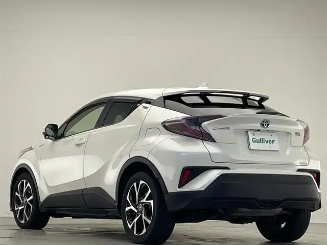 トヨタ Ｃ－ＨＲ G 滋賀県 2017(平29)年 7.4万km ホワイトパールクリスタルシャイン 純正7インチナビ/【Bluetooth/CD/DVD/フルセグTV】/バックカメラ/レーダークルーズコントロール/プリクラッシュセーフティ/レーンディパーチャーアラート/ブラインドスポットモニター/LEDヘッドライト/オートマチックハイビーム/クリアランスソナー/ビルトインETC/前方ドライブレコーダー/電動パーキングブレーキ/オートブレーキホールド/ハーフレザーシート/D/Nシートヒーター/純正フロアマット/ドアバイザー/プッシュスタート/スマートキー/ステアリングリモコン