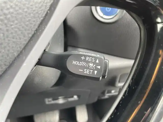 トヨタ Ｃ－ＨＲ G 滋賀県 2017(平29)年 7.4万km ホワイトパールクリスタルシャイン 純正7インチナビ/【Bluetooth/CD/DVD/フルセグTV】/バックカメラ/レーダークルーズコントロール/プリクラッシュセーフティ/レーンディパーチャーアラート/ブラインドスポットモニター/LEDヘッドライト/オートマチックハイビーム/クリアランスソナー/ビルトインETC/前方ドライブレコーダー/電動パーキングブレーキ/オートブレーキホールド/ハーフレザーシート/D/Nシートヒーター/純正フロアマット/ドアバイザー/プッシュスタート/スマートキー/ステアリングリモコン