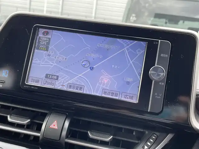 トヨタ Ｃ－ＨＲ G 滋賀県 2017(平29)年 7.4万km ホワイトパールクリスタルシャイン 純正7インチナビ/【Bluetooth/CD/DVD/フルセグTV】/バックカメラ/レーダークルーズコントロール/プリクラッシュセーフティ/レーンディパーチャーアラート/ブラインドスポットモニター/LEDヘッドライト/オートマチックハイビーム/クリアランスソナー/ビルトインETC/前方ドライブレコーダー/電動パーキングブレーキ/オートブレーキホールド/ハーフレザーシート/D/Nシートヒーター/純正フロアマット/ドアバイザー/プッシュスタート/スマートキー/ステアリングリモコン
