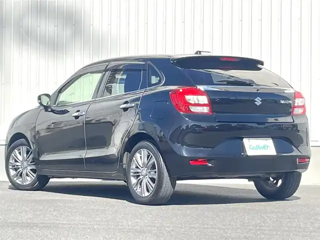 スズキ バレーノ XS 群馬県 2019(平31)年 6.8万km ミッドナイトブラックP Pioneerディスプレイオーディオ/（FM/AM/Bluetooth/CD/DVD/USB//Apple CarPlay/ Android Auto）/レーダーブレーキサポートII/アダプティブクルーズコントロール/Wエアバッグ/プッシュスタート/スマートキー/AAC/D+N席シートヒーター/ステアリングスイッチ/革巻きステアリング/インターバルタイマー調整式間欠ワイパー/電格ウインカーミラー/ヘッドライトレベライザー/オートライト/フォグランプ/HIDヘッドライト/ドアバイザー/純正16インチアルミホイール/純正フロアマット/前方ドラレコ/純正ETC/フットイルミネーション/社外スタッドレスタイヤ付きホイール4本車載/取扱説明書/スペアキー×1