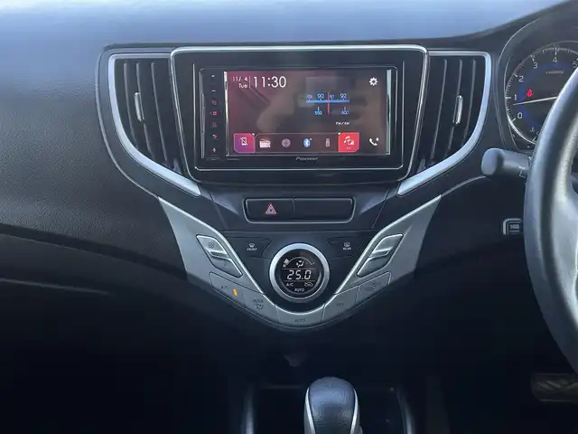 スズキ バレーノ XS 群馬県 2019(平31)年 6.8万km ミッドナイトブラックP Pioneerディスプレイオーディオ/（FM/AM/Bluetooth/CD/DVD/USB//Apple CarPlay/ Android Auto）/レーダーブレーキサポートII/アダプティブクルーズコントロール/Wエアバッグ/プッシュスタート/スマートキー/AAC/D+N席シートヒーター/ステアリングスイッチ/革巻きステアリング/インターバルタイマー調整式間欠ワイパー/電格ウインカーミラー/ヘッドライトレベライザー/オートライト/フォグランプ/HIDヘッドライト/ドアバイザー/純正16インチアルミホイール/純正フロアマット/前方ドラレコ/純正ETC/フットイルミネーション/社外スタッドレスタイヤ付きホイール4本車載/取扱説明書/スペアキー×1