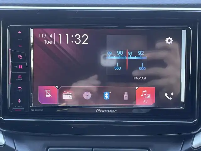 スズキ バレーノ XS 群馬県 2019(平31)年 6.8万km ミッドナイトブラックP Pioneerディスプレイオーディオ/（FM/AM/Bluetooth/CD/DVD/USB//Apple CarPlay/ Android Auto）/レーダーブレーキサポートII/アダプティブクルーズコントロール/Wエアバッグ/プッシュスタート/スマートキー/AAC/D+N席シートヒーター/ステアリングスイッチ/革巻きステアリング/インターバルタイマー調整式間欠ワイパー/電格ウインカーミラー/ヘッドライトレベライザー/オートライト/フォグランプ/HIDヘッドライト/ドアバイザー/純正16インチアルミホイール/純正フロアマット/前方ドラレコ/純正ETC/フットイルミネーション/社外スタッドレスタイヤ付きホイール4本車載/取扱説明書/スペアキー×1