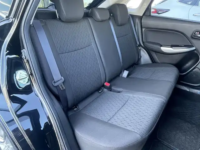 スズキ バレーノ XS 群馬県 2019(平31)年 6.8万km ミッドナイトブラックP Pioneerディスプレイオーディオ/（FM/AM/Bluetooth/CD/DVD/USB//Apple CarPlay/ Android Auto）/レーダーブレーキサポートII/アダプティブクルーズコントロール/Wエアバッグ/プッシュスタート/スマートキー/AAC/D+N席シートヒーター/ステアリングスイッチ/革巻きステアリング/インターバルタイマー調整式間欠ワイパー/電格ウインカーミラー/ヘッドライトレベライザー/オートライト/フォグランプ/HIDヘッドライト/ドアバイザー/純正16インチアルミホイール/純正フロアマット/前方ドラレコ/純正ETC/フットイルミネーション/社外スタッドレスタイヤ付きホイール4本車載/取扱説明書/スペアキー×1