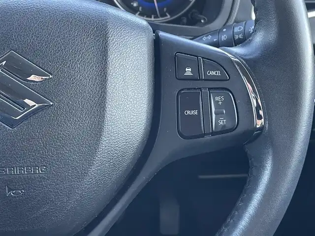 スズキ バレーノ XS 群馬県 2019(平31)年 6.8万km ミッドナイトブラックP Pioneerディスプレイオーディオ/（FM/AM/Bluetooth/CD/DVD/USB//Apple CarPlay/ Android Auto）/レーダーブレーキサポートII/アダプティブクルーズコントロール/Wエアバッグ/プッシュスタート/スマートキー/AAC/D+N席シートヒーター/ステアリングスイッチ/革巻きステアリング/インターバルタイマー調整式間欠ワイパー/電格ウインカーミラー/ヘッドライトレベライザー/オートライト/フォグランプ/HIDヘッドライト/ドアバイザー/純正16インチアルミホイール/純正フロアマット/前方ドラレコ/純正ETC/フットイルミネーション/社外スタッドレスタイヤ付きホイール4本車載/取扱説明書/スペアキー×1