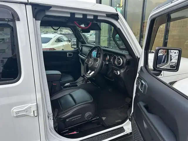 クライスラー・ジープ ジープ ラングラー アンリミテッド サハラ 石川県 2020(令2)年 5.8万km 白 黒革シート/シートヒーター/衝突軽減ブレーキ/アダプティブクルーズコントロール/ブラインドスポットモニター/純正ナビ/フルセグTV/AppleCarPlay/バックカメラ/クリアランスソナー/LEDヘッドライト/ALPINEサウンド