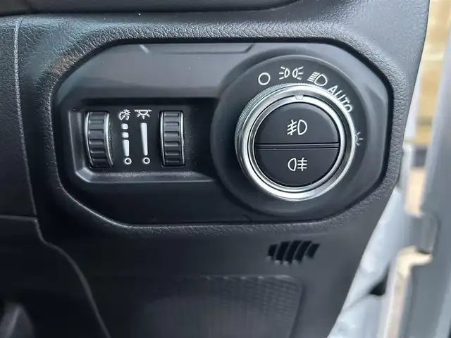 クライスラー・ジープ ジープ ラングラー アンリミテッド サハラ 石川県 2020(令2)年 5.8万km 白 黒革シート/シートヒーター/衝突軽減ブレーキ/アダプティブクルーズコントロール/ブラインドスポットモニター/純正ナビ/フルセグTV/AppleCarPlay/バックカメラ/クリアランスソナー/LEDヘッドライト/ALPINEサウンド