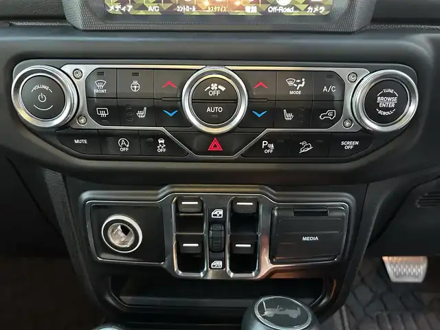 クライスラー・ジープ ジープ ラングラー アンリミテッド サハラ 石川県 2020(令2)年 5.8万km 白 黒革シート/シートヒーター/衝突軽減ブレーキ/アダプティブクルーズコントロール/ブラインドスポットモニター/純正ナビ/フルセグTV/AppleCarPlay/バックカメラ/クリアランスソナー/LEDヘッドライト/ALPINEサウンド