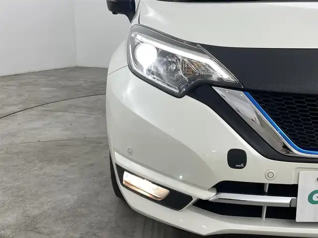 日産 ノート e－パワー メダリスト Bアロー 福島県 2019(平31)年 3.7万km ブリリアントホワイトパール/スーパーブラック 2トーン 衝突軽減/・踏み間違い防止/・ハイビームアシスト/・車線逸脱警報/・ふらつき警報/・標識認識/・クリアランスソナー/純正7インチナビ/・フルセグ/TV/BT/SD/USB/CD/DVD/FM/AM/バックカメラ/・全方位カメラ/追従走行付きクルーズコントロール/LEDオートライト/・フォグライト/ハーフレザー/純正アルミホイール付きサマータイヤ/ETC/ドラレコ/純正フロアマット/ウィンカーミラー/・オートミラー/デジタルインナーミラー/プッシュスタート/・スマートキー/・スペアキー