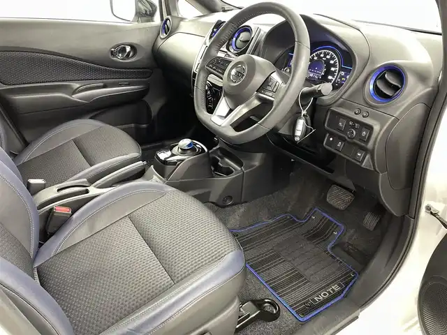 日産 ノート e－パワー メダリスト Bアロー 福島県 2019(平31)年 3.7万km ブリリアントホワイトパール/スーパーブラック 2トーン 衝突軽減/・踏み間違い防止/・ハイビームアシスト/・車線逸脱警報/・ふらつき警報/・標識認識/・クリアランスソナー/純正7インチナビ/・フルセグ/TV/BT/SD/USB/CD/DVD/FM/AM/バックカメラ/・全方位カメラ/追従走行付きクルーズコントロール/LEDオートライト/・フォグライト/ハーフレザー/純正アルミホイール付きサマータイヤ/ETC/ドラレコ/純正フロアマット/ウィンカーミラー/・オートミラー/デジタルインナーミラー/プッシュスタート/・スマートキー/・スペアキー