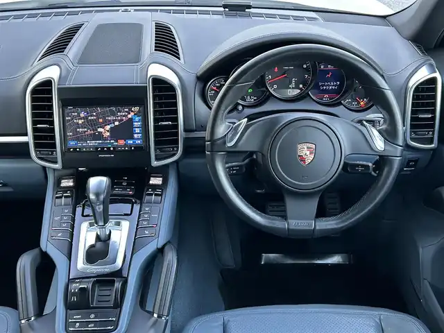 ポルシェ カイエン 千葉県 2011(平23)年 7.2万km 白 ワンオーナー/正規ディーラー点検記録簿8枚/クラリオン製ナビ/フルセグTV/Bluetoothオーディオ/バックカメラ/ETC/フロントドライブレコーダー/前席シートヒーター/クルーズコントロール/アイドリングストップ/電動パーキングブレーキ/AW付スタッドレス有/スペアキー有/保証書/取扱説明書/ナビ取扱説明書