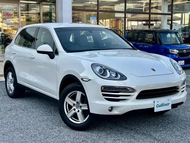 ポルシェ カイエン 千葉県 2011(平23)年 7.2万km 白 ワンオーナー/正規ディーラー点検記録簿8枚/クラリオン製ナビ/フルセグTV/Bluetoothオーディオ/バックカメラ/ETC/フロントドライブレコーダー/前席シートヒーター/クルーズコントロール/アイドリングストップ/電動パーキングブレーキ/AW付スタッドレス有/スペアキー有/保証書/取扱説明書/ナビ取扱説明書