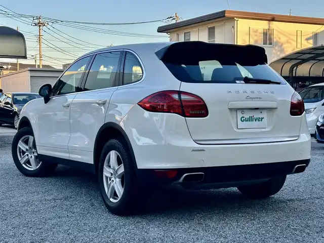 ポルシェ カイエン 千葉県 2011(平23)年 7.2万km 白 ワンオーナー/正規ディーラー点検記録簿8枚/クラリオン製ナビ/フルセグTV/Bluetoothオーディオ/バックカメラ/ETC/フロントドライブレコーダー/前席シートヒーター/クルーズコントロール/アイドリングストップ/電動パーキングブレーキ/AW付スタッドレス有/スペアキー有/保証書/取扱説明書/ナビ取扱説明書