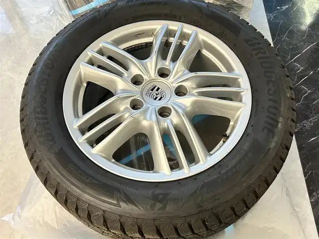 ポルシェ カイエン 千葉県 2011(平23)年 7.2万km 白 ワンオーナー/正規ディーラー点検記録簿8枚/クラリオン製ナビ/フルセグTV/Bluetoothオーディオ/バックカメラ/ETC/フロントドライブレコーダー/前席シートヒーター/クルーズコントロール/アイドリングストップ/電動パーキングブレーキ/AW付スタッドレス有/スペアキー有/保証書/取扱説明書/ナビ取扱説明書