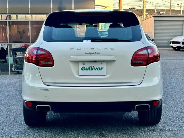 ポルシェ カイエン 千葉県 2011(平23)年 7.2万km 白 ワンオーナー/正規ディーラー点検記録簿8枚/クラリオン製ナビ/フルセグTV/Bluetoothオーディオ/バックカメラ/ETC/フロントドライブレコーダー/前席シートヒーター/クルーズコントロール/アイドリングストップ/電動パーキングブレーキ/AW付スタッドレス有/スペアキー有/保証書/取扱説明書/ナビ取扱説明書