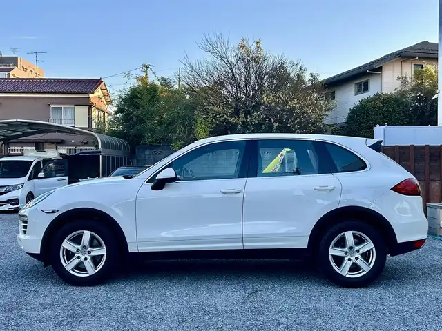 ポルシェ カイエン 千葉県 2011(平23)年 7.2万km 白 ワンオーナー/正規ディーラー点検記録簿8枚/クラリオン製ナビ/フルセグTV/Bluetoothオーディオ/バックカメラ/ETC/フロントドライブレコーダー/前席シートヒーター/クルーズコントロール/アイドリングストップ/電動パーキングブレーキ/AW付スタッドレス有/スペアキー有/保証書/取扱説明書/ナビ取扱説明書