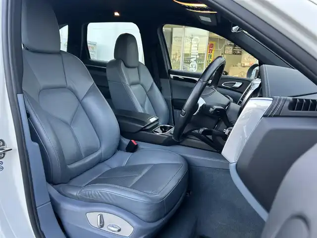 ポルシェ カイエン 千葉県 2011(平23)年 7.2万km 白 ワンオーナー/正規ディーラー点検記録簿8枚/クラリオン製ナビ/フルセグTV/Bluetoothオーディオ/バックカメラ/ETC/フロントドライブレコーダー/前席シートヒーター/クルーズコントロール/アイドリングストップ/電動パーキングブレーキ/AW付スタッドレス有/スペアキー有/保証書/取扱説明書/ナビ取扱説明書