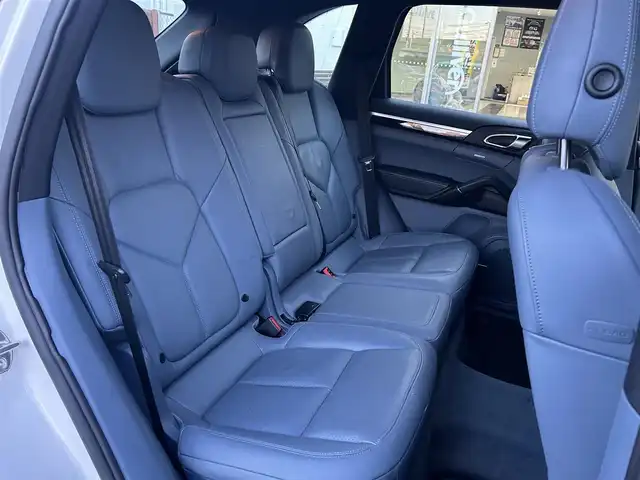 ポルシェ カイエン 千葉県 2011(平23)年 7.2万km 白 ワンオーナー/正規ディーラー点検記録簿8枚/クラリオン製ナビ/フルセグTV/Bluetoothオーディオ/バックカメラ/ETC/フロントドライブレコーダー/前席シートヒーター/クルーズコントロール/アイドリングストップ/電動パーキングブレーキ/AW付スタッドレス有/スペアキー有/保証書/取扱説明書/ナビ取扱説明書