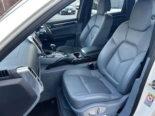 ポルシェ カイエン 千葉県 2011(平23)年 7.2万km 白 ワンオーナー/正規ディーラー点検記録簿8枚/クラリオン製ナビ/フルセグTV/Bluetoothオーディオ/バックカメラ/ETC/フロントドライブレコーダー/前席シートヒーター/クルーズコントロール/アイドリングストップ/電動パーキングブレーキ/AW付スタッドレス有/スペアキー有/保証書/取扱説明書/ナビ取扱説明書