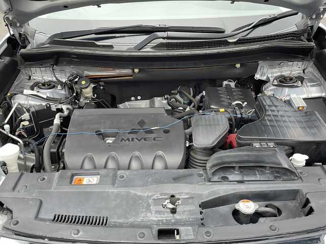 三菱 アウトランダー 24G ナビパッケージ 山口県 2017(平29)年 6.3万km クールシルバーメタリック 純正ナビ【J-15】/全方位アラウンドビューモニター/ワンセグテレビ/Bluetooth/プッシュスタート/純正フロアマット/電動格納ウィンカーミラー/ハンドルヒーター/電動バックゲート/アイドリングストップ/e-Assist/・衝突被害軽減システム/・レーンアシスト/・レーダークルーズコントロール/・アダプティブLEDヘッドライト/純正アルミホイール