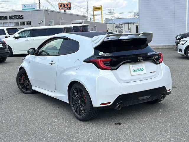 トヨタ ＧＲヤリス RZ ハイパフォーマンス 秋田県 2021(令3)年 3.4万km プラチナホワイトパールマイカ 登録時走行距離33495km/４WD/純正HDDナビ/Bluetooth/社外メーター/バックカメラ/フルセグTV/ETC2.0/クルーズコントロール/ディスプレイオーディオ/前後コーナーセンサー/横滑り防止装置/盗難防止装置/レーンキープアシスト/衝突被害軽減システム/純正AW/フロントリア社外タワーバー/社外エアクリーナ/格納ウィンカーミラー/LEDヘッドライト/フォグランプ