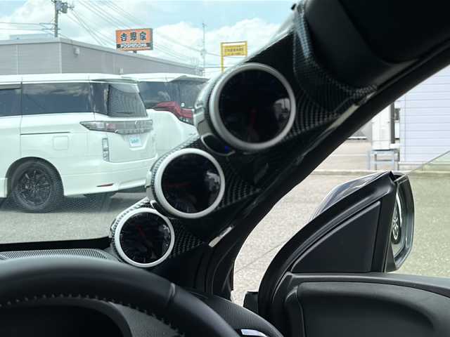 トヨタ ＧＲヤリス RZ ハイパフォーマンス 秋田県 2021(令3)年 3.4万km プラチナホワイトパールマイカ 登録時走行距離33495km/４WD/純正HDDナビ/Bluetooth/社外メーター/バックカメラ/フルセグTV/ETC2.0/クルーズコントロール/ディスプレイオーディオ/前後コーナーセンサー/横滑り防止装置/盗難防止装置/レーンキープアシスト/衝突被害軽減システム/純正AW/フロントリア社外タワーバー/社外エアクリーナ/格納ウィンカーミラー/LEDヘッドライト/フォグランプ