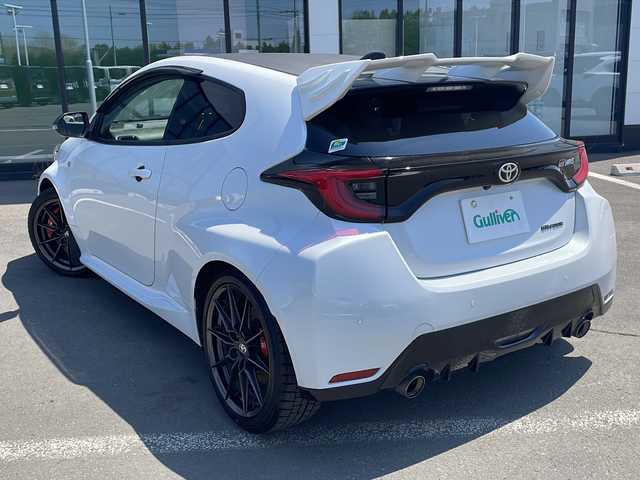トヨタ ＧＲヤリス RZ ハイパフォーマンス 道東・釧路十勝 2021(令3)年 3.4万km プラチナホワイトパールマイカ ・４WD/・純正ディスプレイオーディオ/（ナビ・AM・FM・BT・USB・Miracast・フルセグ）/・バックカメラ/・スマートキー/・プッシュスタート/・社外メーター/・ETC2.0/・クルーズコントロール/・前後コーナーセンサー/・横滑り防止装置/・盗難防止装置/・レーンキープアシスト/・衝突被害軽減システム/・純正アルミホイール/・フロントリア社外タワーバー/・GRキャリパー/・社外エアクリーナー/・電動格納ウィンカーミラー/・LEDヘッドライト/・フォグランプ