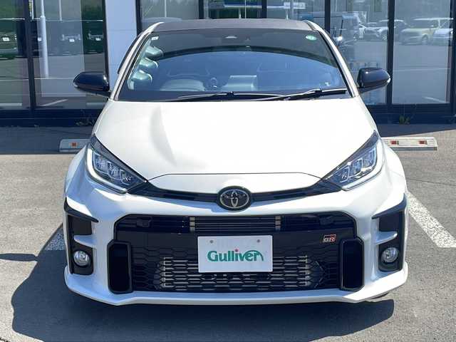 トヨタ ＧＲヤリス RZ ハイパフォーマンス 道東・釧路十勝 2021(令3)年 3.4万km プラチナホワイトパールマイカ ・４WD/・純正ディスプレイオーディオ/（ナビ・AM・FM・BT・USB・Miracast・フルセグ）/・バックカメラ/・スマートキー/・プッシュスタート/・社外メーター/・ETC2.0/・クルーズコントロール/・前後コーナーセンサー/・横滑り防止装置/・盗難防止装置/・レーンキープアシスト/・衝突被害軽減システム/・純正アルミホイール/・フロントリア社外タワーバー/・GRキャリパー/・社外エアクリーナー/・電動格納ウィンカーミラー/・LEDヘッドライト/・フォグランプ