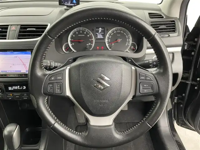 スズキ スイフト RS 富山県 2013(平25)年 9.7万km スーパーブラックパール 4WD/社外ナビ（AM/FM/CD）/ワンセグTV/クルーズコントロール/ドライブレコーダー前後/ETC/レーダー探知機/パドルシフト/社外16インチAW/HIDヘッドライト/フォグランプ/オートライト/ドアバイザー/横滑り防止装置/純正フロアマット/スマートキー/プッシュスタート