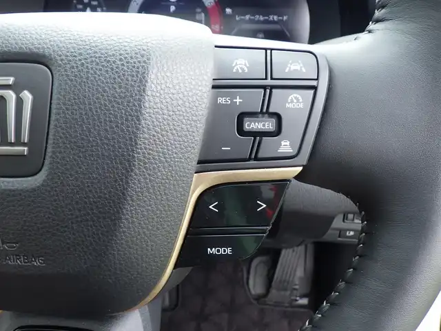 トヨタ クラウン スポーツ Z 千葉県 2024(令6)年 1万km パールⅡ Toyota Safety Sense/・プリクラッシュセーフティ/・レーンディパーチャーアラート/・オートハイビーム/・レーダークルーズコントロール/・ブラインドスポットモニター/・RCTA（リヤクロストラフィックアラート）/ガラスルーフ/デジタルインナーミラー/パワーバックドア/純正コネクティッドナビ/地デジTV/【Bluetooth接続】/パノラミックビューモニター/電動リアゲート/リバース連動ドアミラー（左/右）/置くだけ充電/社外レーダー/ドライブレコーダー/レザーシート/前席パワーシート/エアシート/シートヒーター/革巻きステアリング/ステアリングスイッチ/ETC（2.0）/LEDヘッドライト/ウインカーミラー/クリアランスソナー/純正21インチアルミホイル/サイド/カーテン/ニーエアバッグ/スマートキー