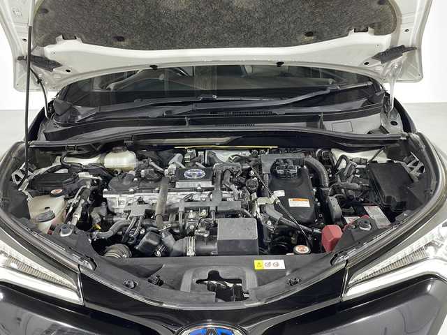トヨタ Ｃ－ＨＲ G LEDエディション 福岡県 2018(平30)年 6.4万km ホワイトパールクリスタルシャイン 純正ナビ/レーダークルーズコントロール/Bluetooth/シートヒーター(運転席+助手席)/フルセグ/ETC/バックカメラ/前後コーナーセンサー/純正マット/DVD/HDMI/純正アルミ/ブラインドスポットモニター/RCTA/レーンキープアシスト/横滑り防止装置/盗難防止装置/衝突被害軽減システム/Wエアバッグ/カーテンエアバッグ/オートライト/オートハイビーム