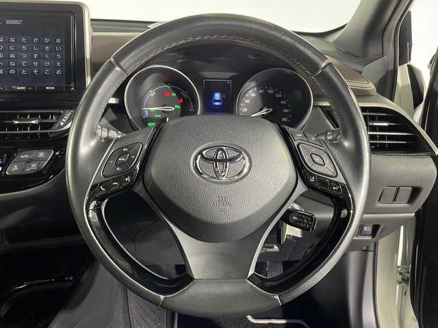 トヨタ Ｃ－ＨＲ G LEDエディション 福岡県 2018(平30)年 6.4万km ホワイトパールクリスタルシャイン 純正ナビ/レーダークルーズコントロール/Bluetooth/シートヒーター(運転席+助手席)/フルセグ/ETC/バックカメラ/前後コーナーセンサー/純正マット/DVD/HDMI/純正アルミ/ブラインドスポットモニター/RCTA/レーンキープアシスト/横滑り防止装置/盗難防止装置/衝突被害軽減システム/Wエアバッグ/カーテンエアバッグ/オートライト/オートハイビーム