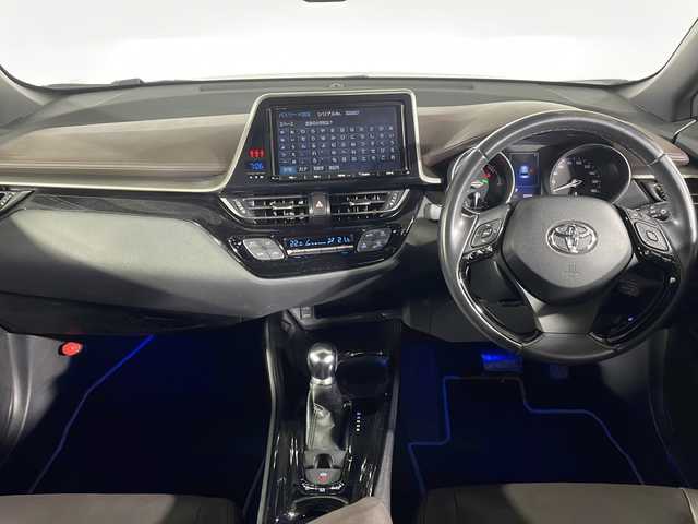 トヨタ Ｃ－ＨＲ G LEDエディション 福岡県 2018(平30)年 6.4万km ホワイトパールクリスタルシャイン 純正ナビ/レーダークルーズコントロール/Bluetooth/シートヒーター(運転席+助手席)/フルセグ/ETC/バックカメラ/前後コーナーセンサー/純正マット/DVD/HDMI/純正アルミ/ブラインドスポットモニター/RCTA/レーンキープアシスト/横滑り防止装置/盗難防止装置/衝突被害軽減システム/Wエアバッグ/カーテンエアバッグ/オートライト/オートハイビーム