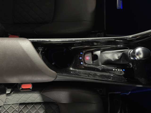 トヨタ Ｃ－ＨＲ G LEDエディション 福岡県 2018(平30)年 6.4万km ホワイトパールクリスタルシャイン 純正ナビ/レーダークルーズコントロール/Bluetooth/シートヒーター(運転席+助手席)/フルセグ/ETC/バックカメラ/前後コーナーセンサー/純正マット/DVD/HDMI/純正アルミ/ブラインドスポットモニター/RCTA/レーンキープアシスト/横滑り防止装置/盗難防止装置/衝突被害軽減システム/Wエアバッグ/カーテンエアバッグ/オートライト/オートハイビーム