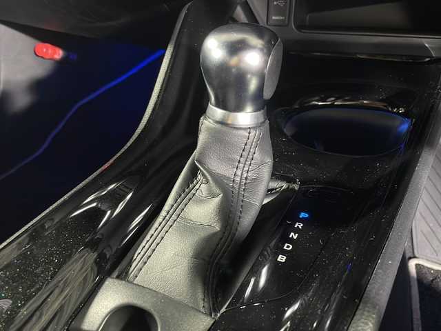 トヨタ Ｃ－ＨＲ G LEDエディション 福岡県 2018(平30)年 6.4万km ホワイトパールクリスタルシャイン 純正ナビ/レーダークルーズコントロール/Bluetooth/シートヒーター(運転席+助手席)/フルセグ/ETC/バックカメラ/前後コーナーセンサー/純正マット/DVD/HDMI/純正アルミ/ブラインドスポットモニター/RCTA/レーンキープアシスト/横滑り防止装置/盗難防止装置/衝突被害軽減システム/Wエアバッグ/カーテンエアバッグ/オートライト/オートハイビーム