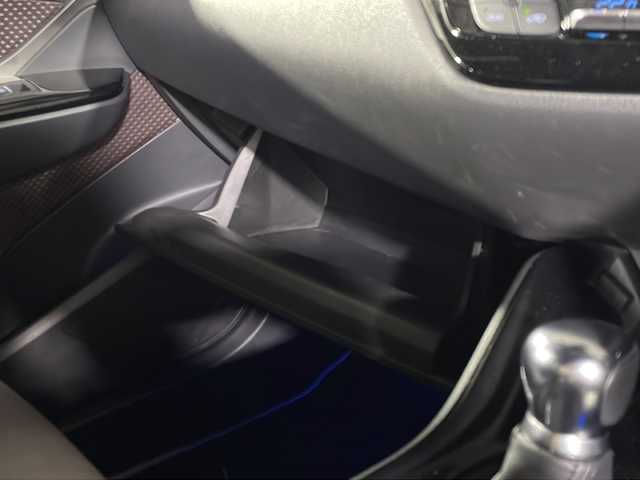 トヨタ Ｃ－ＨＲ G LEDエディション 福岡県 2018(平30)年 6.4万km ホワイトパールクリスタルシャイン 純正ナビ/レーダークルーズコントロール/Bluetooth/シートヒーター(運転席+助手席)/フルセグ/ETC/バックカメラ/前後コーナーセンサー/純正マット/DVD/HDMI/純正アルミ/ブラインドスポットモニター/RCTA/レーンキープアシスト/横滑り防止装置/盗難防止装置/衝突被害軽減システム/Wエアバッグ/カーテンエアバッグ/オートライト/オートハイビーム