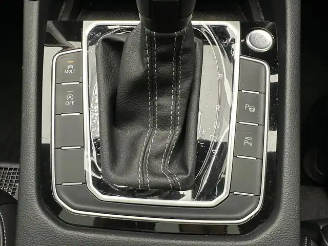 フォルクスワーゲン ＶＷ アルテオン TSI 4モーション Rラインアドバンス 兵庫県 2021(令3)年 3.5万km パール 純正ディスプレイオーディオ　/全方位モニター　/ビルトインＥＴＣ　/パーキングアシスト　/電子パーキング　/オートホールド　/レーンチェンジアシスト　/レーダークルーズコントロール　/ｈａｒｍａｎ／ｋａｒｂｏｎ/パワーシート/ガラスルーフ/コーナーセンサー/レザーシート/フロントアシスト/レーンキープアシスト/シートヒーター