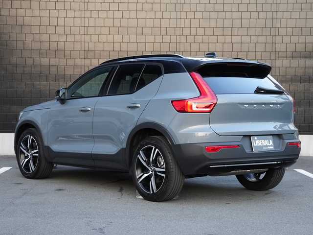 ボルボ ボルボ ＸＣ４０ B4 AWD Rデザイン 静岡県 2021(令3)年 2.9万km グレー インテリセーフ/衝突軽減ブレーキACC/レーンキープ BLIS/ブラックコントラストルーフ /純正ナビフルセグTV Bluetooth CarPlay対応/全方位カメラ/harman/kardonサラウンド/パワーバックドア /ハーフレザーシート シートヒーター /前席パワーシート運転席メモリー機能/ステアリングヒーター/DSRCETC