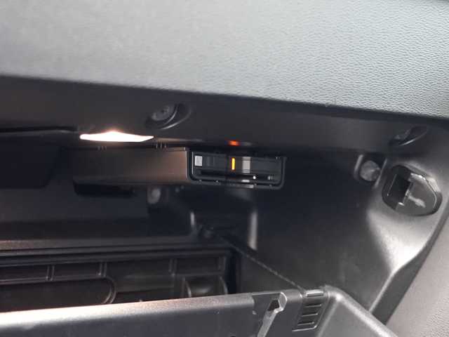 ボルボ ボルボ ＸＣ４０ B4 AWD Rデザイン 静岡県 2021(令3)年 2.9万km グレー インテリセーフ/衝突軽減ブレーキACC/レーンキープ BLIS/ブラックコントラストルーフ /純正ナビフルセグTV Bluetooth CarPlay対応/全方位カメラ/harman/kardonサラウンド/パワーバックドア /ハーフレザーシート シートヒーター /前席パワーシート運転席メモリー機能/ステアリングヒーター/DSRCETC