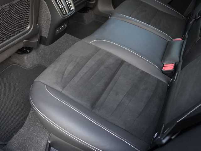 ボルボ ボルボ ＸＣ４０ B4 AWD Rデザイン 静岡県 2021(令3)年 2.9万km グレー インテリセーフ/衝突軽減ブレーキACC/レーンキープ BLIS/ブラックコントラストルーフ /純正ナビフルセグTV Bluetooth CarPlay対応/全方位カメラ/harman/kardonサラウンド/パワーバックドア /ハーフレザーシート シートヒーター /前席パワーシート運転席メモリー機能/ステアリングヒーター/DSRCETC