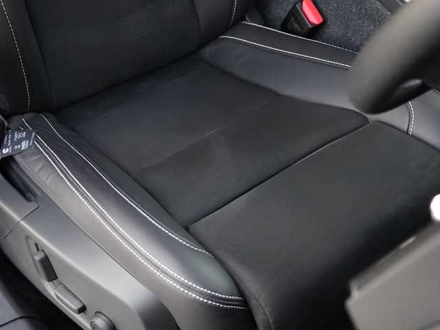 ボルボ ボルボ ＸＣ４０ B4 AWD Rデザイン 静岡県 2021(令3)年 2.9万km グレー インテリセーフ/衝突軽減ブレーキACC/レーンキープ BLIS/ブラックコントラストルーフ /純正ナビフルセグTV Bluetooth CarPlay対応/全方位カメラ/harman/kardonサラウンド/パワーバックドア /ハーフレザーシート シートヒーター /前席パワーシート運転席メモリー機能/ステアリングヒーター/DSRCETC