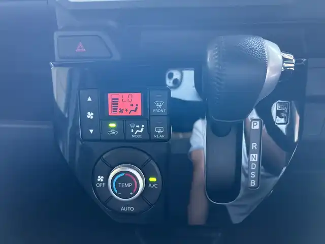 ダイハツ ウェイク G ターボ SA Ⅲ 和歌山県 2018(平30)年 5.3万km ブラックマイカメタリック Panasonic7インチナビ（CN-RE05WD）/フルセグTV/Bluetooth/CD/DVD/バックカメラ/ETC/ドライブレコーダー/スマートアシストIII/衝突軽減カメラ/コーナーセンサー/両側パワースライドドア/HIDヘッドライト/フォグランプ/オートライト/オートハイビーム/アイドリングストップ/フルオートエアコン/電動格納ミラー/純正14インチAW/横滑り防止機能/プッシュスタート/スマートキー