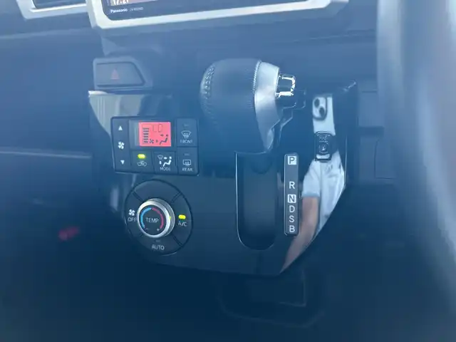 ダイハツ ウェイク G ターボ SA Ⅲ 和歌山県 2018(平30)年 5.3万km ブラックマイカメタリック Panasonic7インチナビ（CN-RE05WD）/フルセグTV/Bluetooth/CD/DVD/バックカメラ/ETC/ドライブレコーダー/スマートアシストIII/衝突軽減カメラ/コーナーセンサー/両側パワースライドドア/HIDヘッドライト/フォグランプ/オートライト/オートハイビーム/アイドリングストップ/フルオートエアコン/電動格納ミラー/純正14インチAW/横滑り防止機能/プッシュスタート/スマートキー
