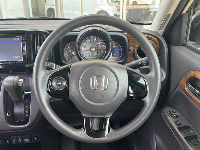 ホンダ Ｎ ＯＮＥ セレクト 静岡県 2018(平30)年 4.1万km ベージュⅡ 安全装備/・シティーブレーキアクティブシステム/純正ナビ/・ラジオ/・CD/DVD/フルセグTV/Bluetooth/SD/USB/ipod/主要装備/・シートヒーター　/・オートライト　/・ＥＴＣ　/・アイドリングストップ　/・ステアリングリモコン　/・ハーフレザーシート　/・スマートキー　/・プッシュスタート　/・バックカメラ　/・純正アルミホイール　/・ウッドパネル/・バックカメラ/・純正フロアマット