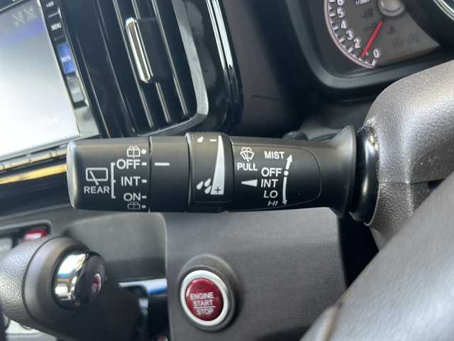 ホンダ Ｎ ＯＮＥ セレクト 静岡県 2018(平30)年 4.1万km ベージュⅡ 安全装備/・シティーブレーキアクティブシステム/純正ナビ/・ラジオ/・CD/DVD/フルセグTV/Bluetooth/SD/USB/ipod/主要装備/・シートヒーター　/・オートライト　/・ＥＴＣ　/・アイドリングストップ　/・ステアリングリモコン　/・ハーフレザーシート　/・スマートキー　/・プッシュスタート　/・バックカメラ　/・純正アルミホイール　/・ウッドパネル/・バックカメラ/・純正フロアマット