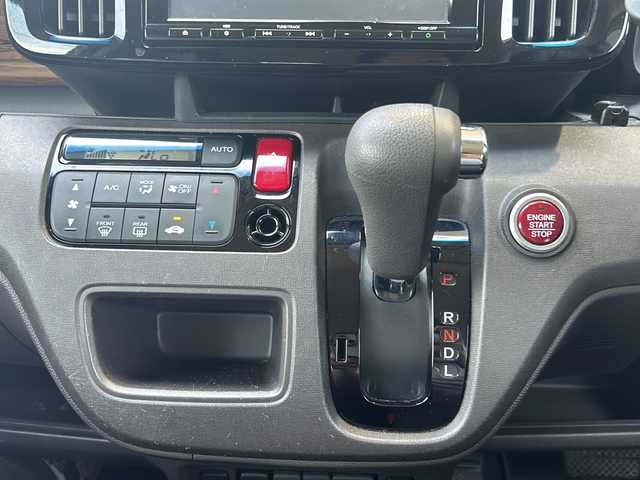 ホンダ Ｎ ＯＮＥ セレクト 静岡県 2018(平30)年 4.1万km ベージュⅡ 安全装備/・シティーブレーキアクティブシステム/純正ナビ/・ラジオ/・CD/DVD/フルセグTV/Bluetooth/SD/USB/ipod/主要装備/・シートヒーター　/・オートライト　/・ＥＴＣ　/・アイドリングストップ　/・ステアリングリモコン　/・ハーフレザーシート　/・スマートキー　/・プッシュスタート　/・バックカメラ　/・純正アルミホイール　/・ウッドパネル/・バックカメラ/・純正フロアマット