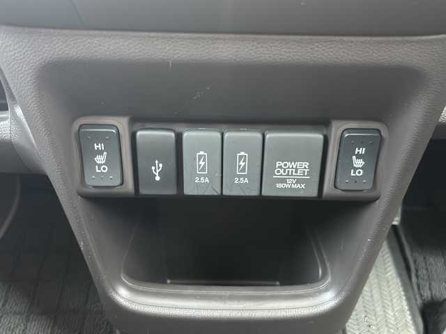 ホンダ Ｎ ＯＮＥ セレクト 静岡県 2018(平30)年 4.1万km ベージュⅡ 安全装備/・シティーブレーキアクティブシステム/純正ナビ/・ラジオ/・CD/DVD/フルセグTV/Bluetooth/SD/USB/ipod/主要装備/・シートヒーター　/・オートライト　/・ＥＴＣ　/・アイドリングストップ　/・ステアリングリモコン　/・ハーフレザーシート　/・スマートキー　/・プッシュスタート　/・バックカメラ　/・純正アルミホイール　/・ウッドパネル/・バックカメラ/・純正フロアマット