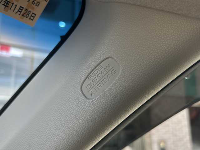 ホンダ Ｎ ＯＮＥ セレクト 静岡県 2018(平30)年 4.1万km ベージュⅡ 安全装備/・シティーブレーキアクティブシステム/純正ナビ/・ラジオ/・CD/DVD/フルセグTV/Bluetooth/SD/USB/ipod/主要装備/・シートヒーター　/・オートライト　/・ＥＴＣ　/・アイドリングストップ　/・ステアリングリモコン　/・ハーフレザーシート　/・スマートキー　/・プッシュスタート　/・バックカメラ　/・純正アルミホイール　/・ウッドパネル/・バックカメラ/・純正フロアマット