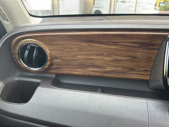 ホンダ Ｎ ＯＮＥ セレクト 静岡県 2018(平30)年 4.1万km ベージュⅡ 安全装備/・シティーブレーキアクティブシステム/純正ナビ/・ラジオ/・CD/DVD/フルセグTV/Bluetooth/SD/USB/ipod/主要装備/・シートヒーター　/・オートライト　/・ＥＴＣ　/・アイドリングストップ　/・ステアリングリモコン　/・ハーフレザーシート　/・スマートキー　/・プッシュスタート　/・バックカメラ　/・純正アルミホイール　/・ウッドパネル/・バックカメラ/・純正フロアマット